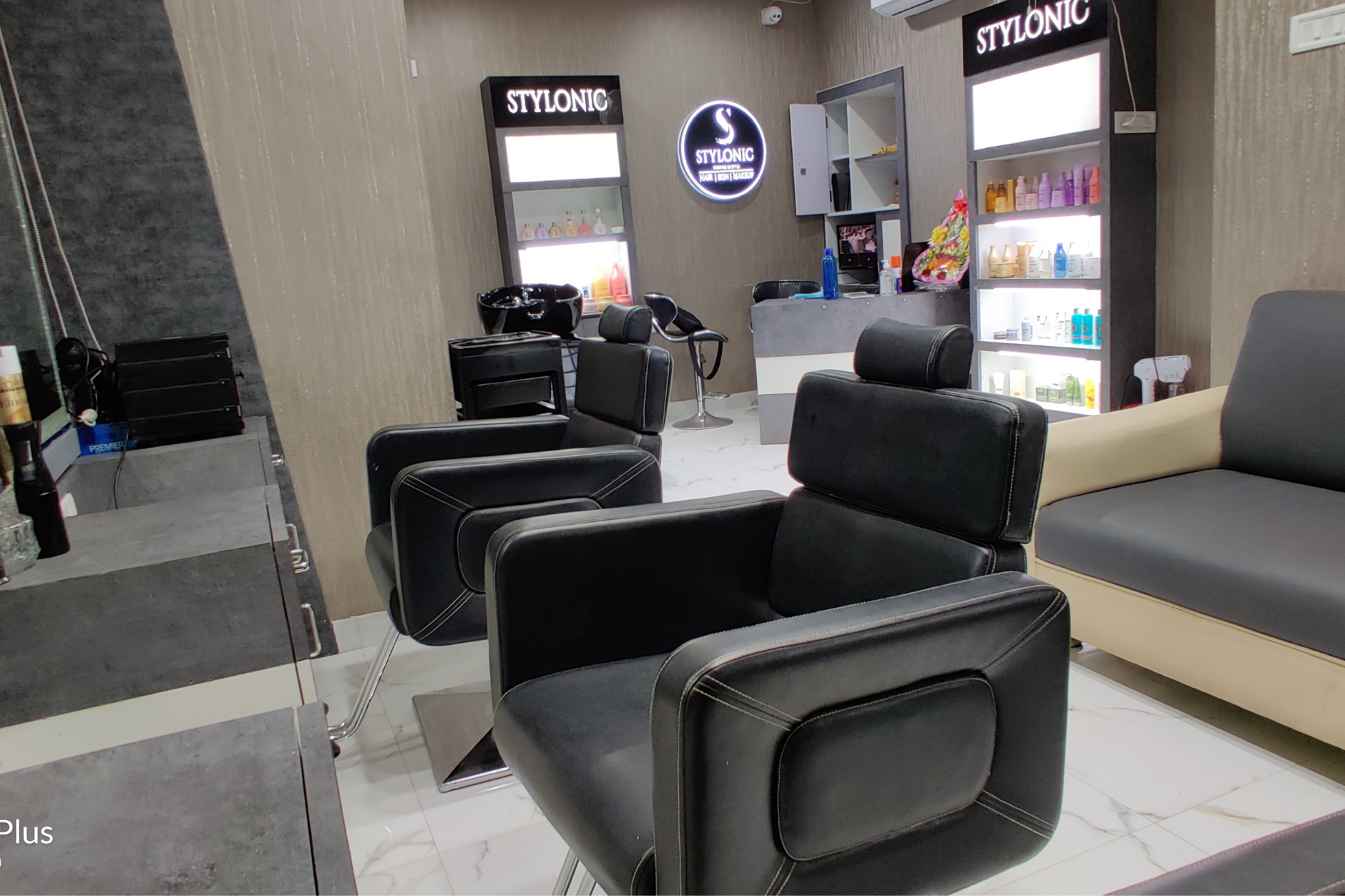 Read more about the article Stylonic Salon – Salon Interiors in Golf Green, Kolkata