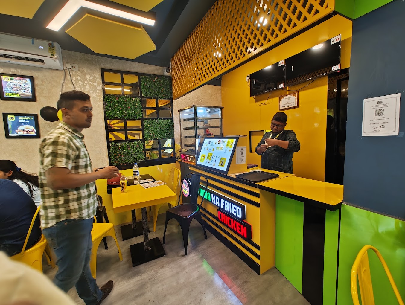 HFC Café Interiors in Konnagar, West Bengal